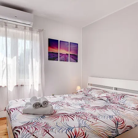 Mit Klima, Wlan, Balkon Und Wenige Minuten Zum Apartment *