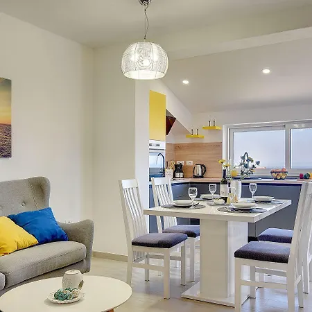 Apartment Mit Klima, Wlan, Balkon Und Wenige Minuten Zum *