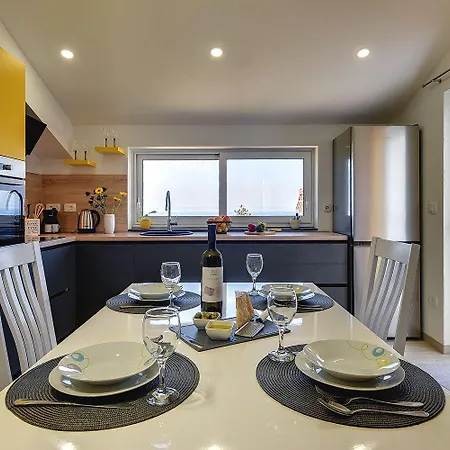 Apartment Mit Klima, Wlan, Balkon Und Wenige Minuten Zum