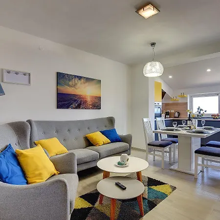 Mit Klima, Wlan, Balkon Und Wenige Minuten Zum Apartment Liznjan