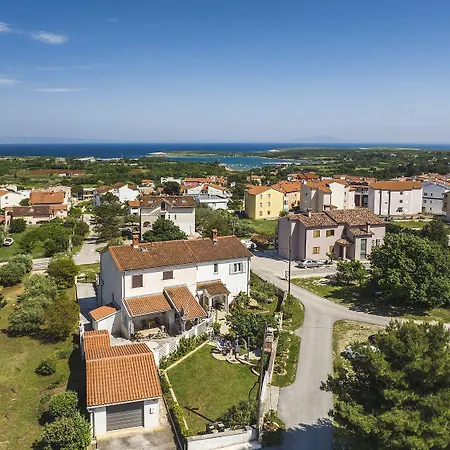 Apartment Mit Klima, Wlan, Balkon Und Wenige Minuten Zum