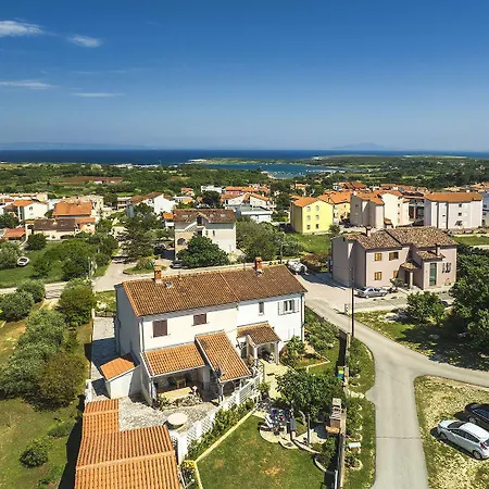 Mit Klima, Wlan, Balkon Und Wenige Minuten Zum Apartment Liznjan
