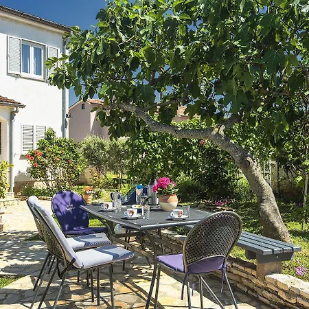 Mit Klima, Wlan, Balkon Und Wenige Minuten Zum Apartment
